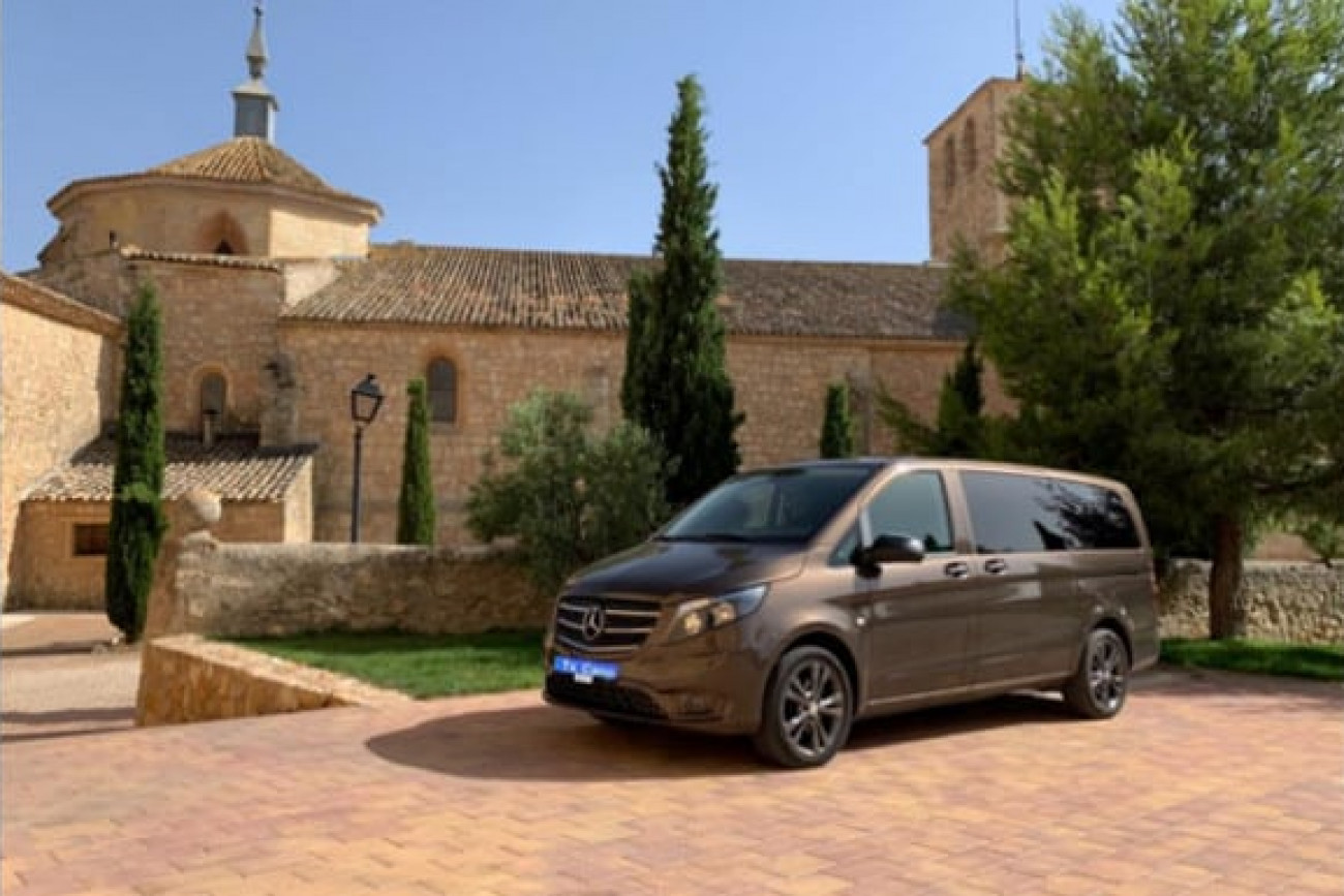 Mercedes-Benz modelo vito con lunas tintadas